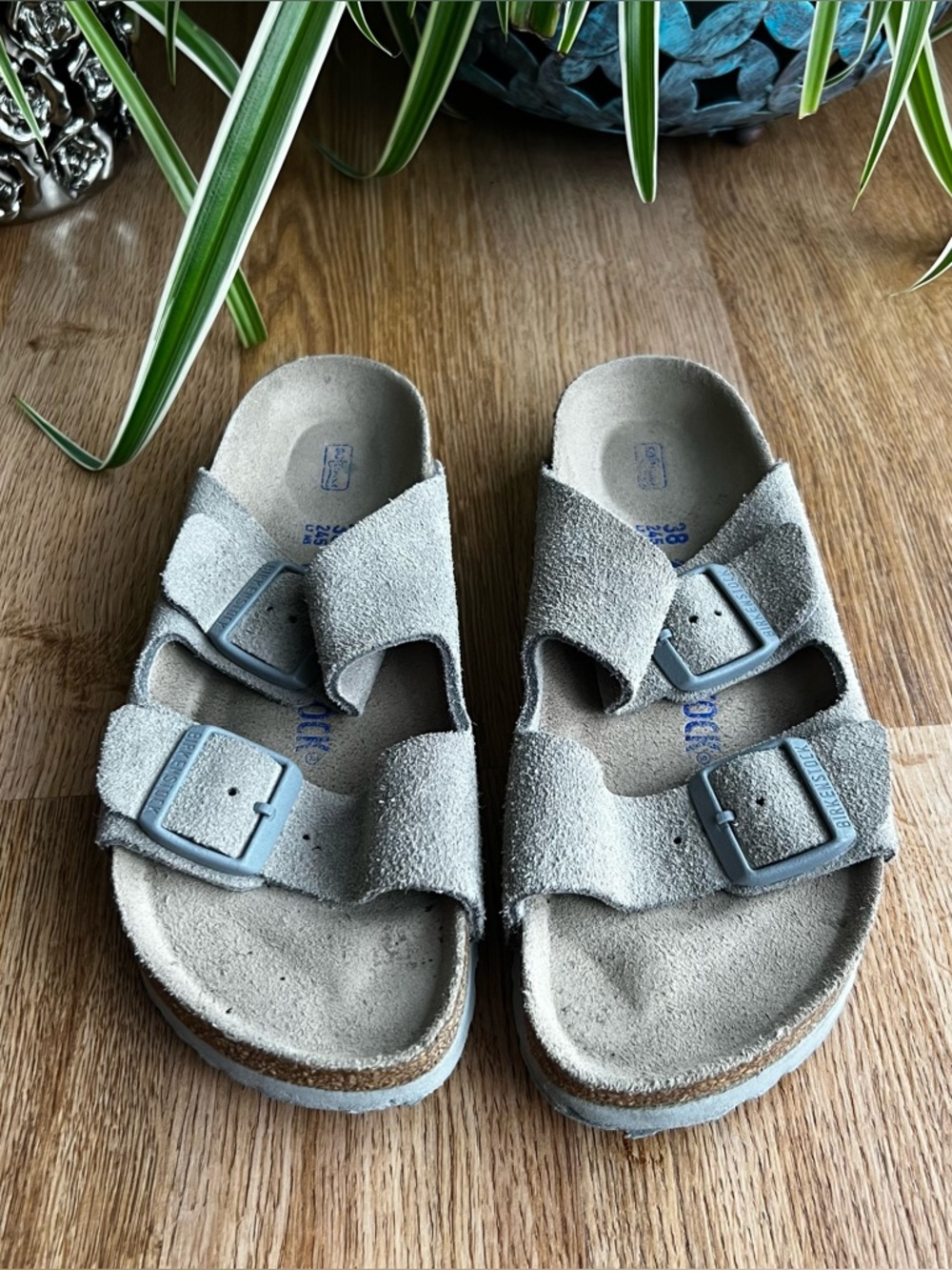 BIRKENSTOCK Arizona Soft Footbed Sandals in Taupe
• Size 38